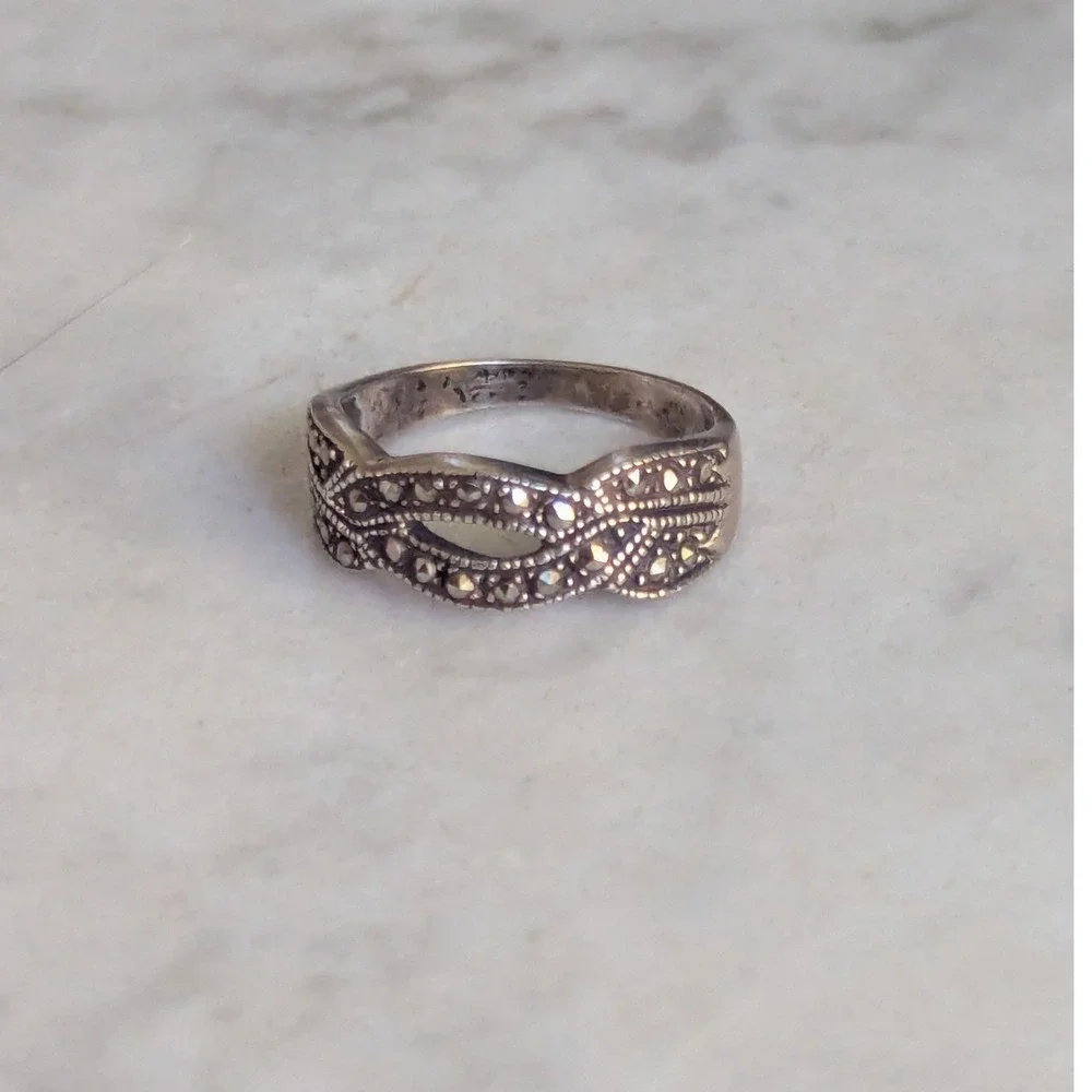 Art Deco 925 Marcasite Infinity Wave Band Ring Size 8.5 Sterling‎ Silver VTG